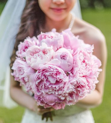 Comment bien choisir la bonne robe de mariée quand on est enceinte ?